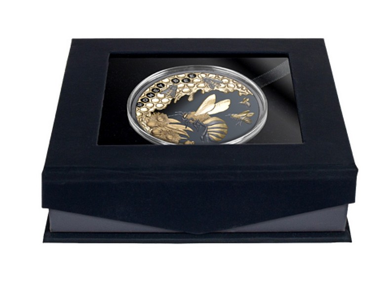 VČELA MEDONOSNÁ coin Honey Bee Black Proof Gilded – 1 oz stříbrná mince